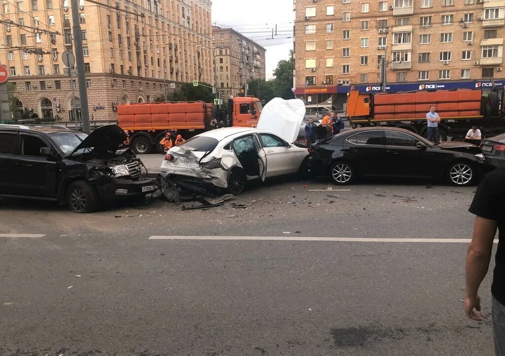 Дтп на московском проспекте спб вчера. Ярославль авария мазда на московском проспекте. Дтп в москве волгоградский проспект. Дтп московском проспекте сегодня. Дтп на московском проспекте.
