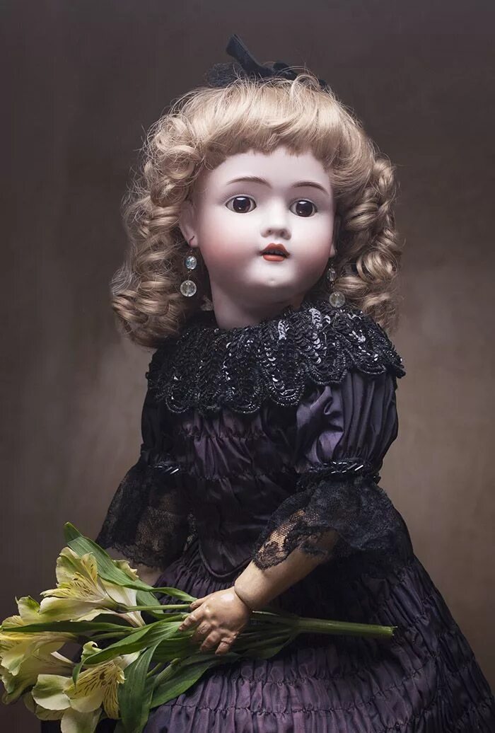 Старая куколка. Старинные куклы. Старинные фарфоровые куклы. Антикварная куколка. Антикварные фарфоровые куклы.