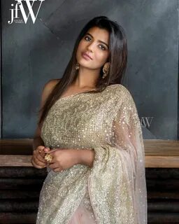 7 gorgeous pictures of Aishwarya Rajesh in saree on her 31st birthday.