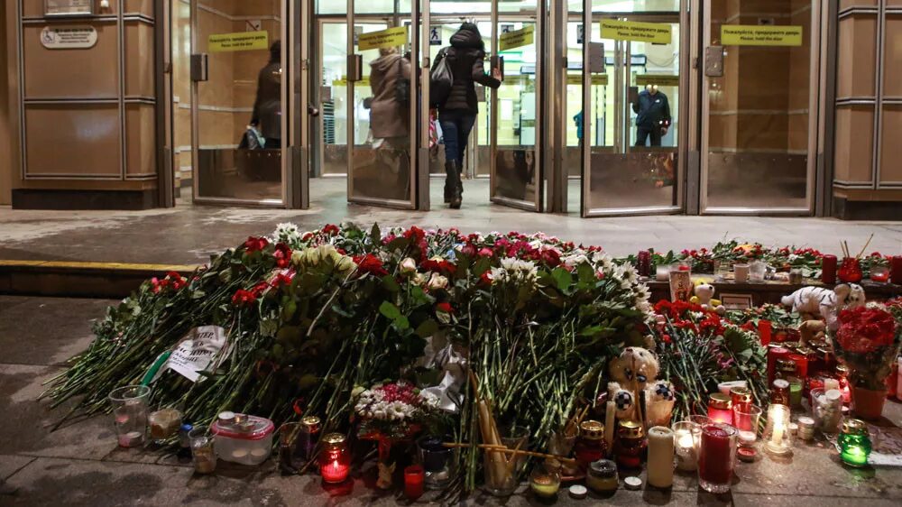 Санкт петербург метро апрель 2017. Теракт в петербургском метрополитене (2017). 3 апреля 2017 года в метрополитене санкт-петербурга.