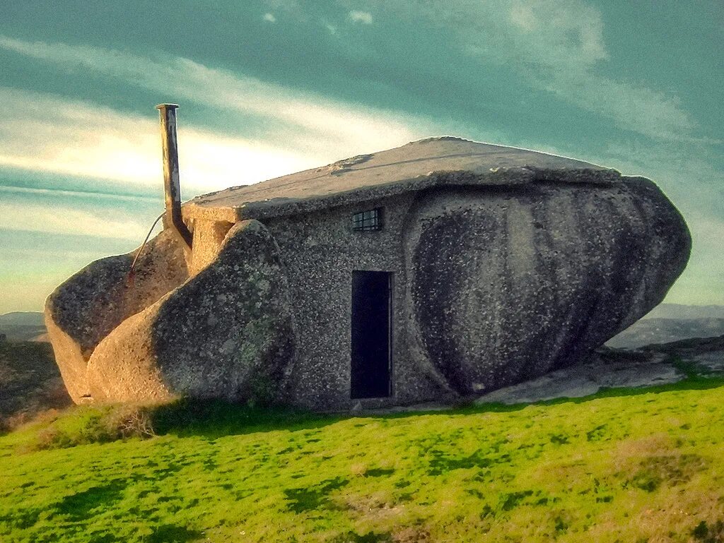 Каменный дом/casa do Penedo (Португалия). Дом в Камне, Фафе, Португалия.. Дом в Камне. Гюэмараес, Португалия.. Каменный дом (Stone House / casa do Penedo; Гимараеш, Португалия). Ресурсный дом