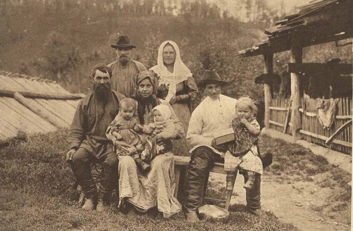 Семья старожилов староверов на р. Мане. Русские крестьяне 19 века. Переселенцы 19 века Енисейской губернии. Крестьянин Бессарабская Губерния 19 век.