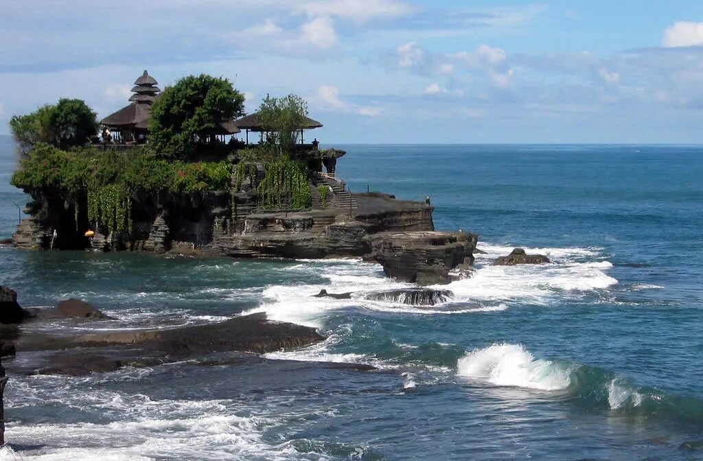 Владивосток бали. Храм Пура Танах лот. Tanah lot Бали. Храм Пура Танах лот Бали. Пляж Танах-лот.