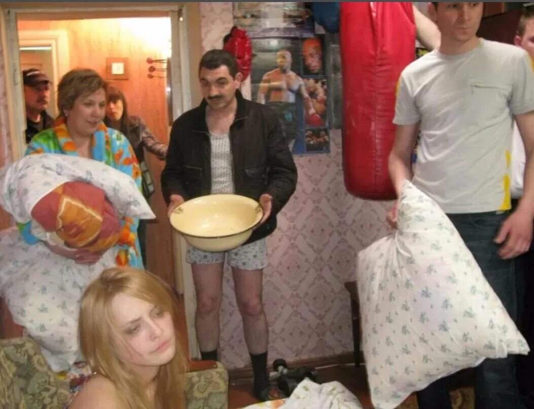 Отчим реальные пацаны. Реальные пацаны армен и марина. реальные пацаны мама коляна и армен. арменка из реальных пацанов. мама коляна из реальных пацанов.