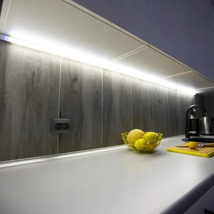 Лучшая подсветка для кухни. Светильник Ultra led накладной линейный (315*22*37) t5 300 5w 4000k (046135). Подсветка для кухни. Диодная подсветка на кухне. Подсветка кухонного гарнитура.