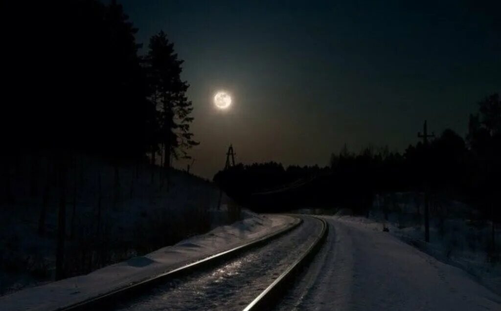 Поезд зимой. Ночной поезд. Поезд зима ночь. Железная дорога ночью.