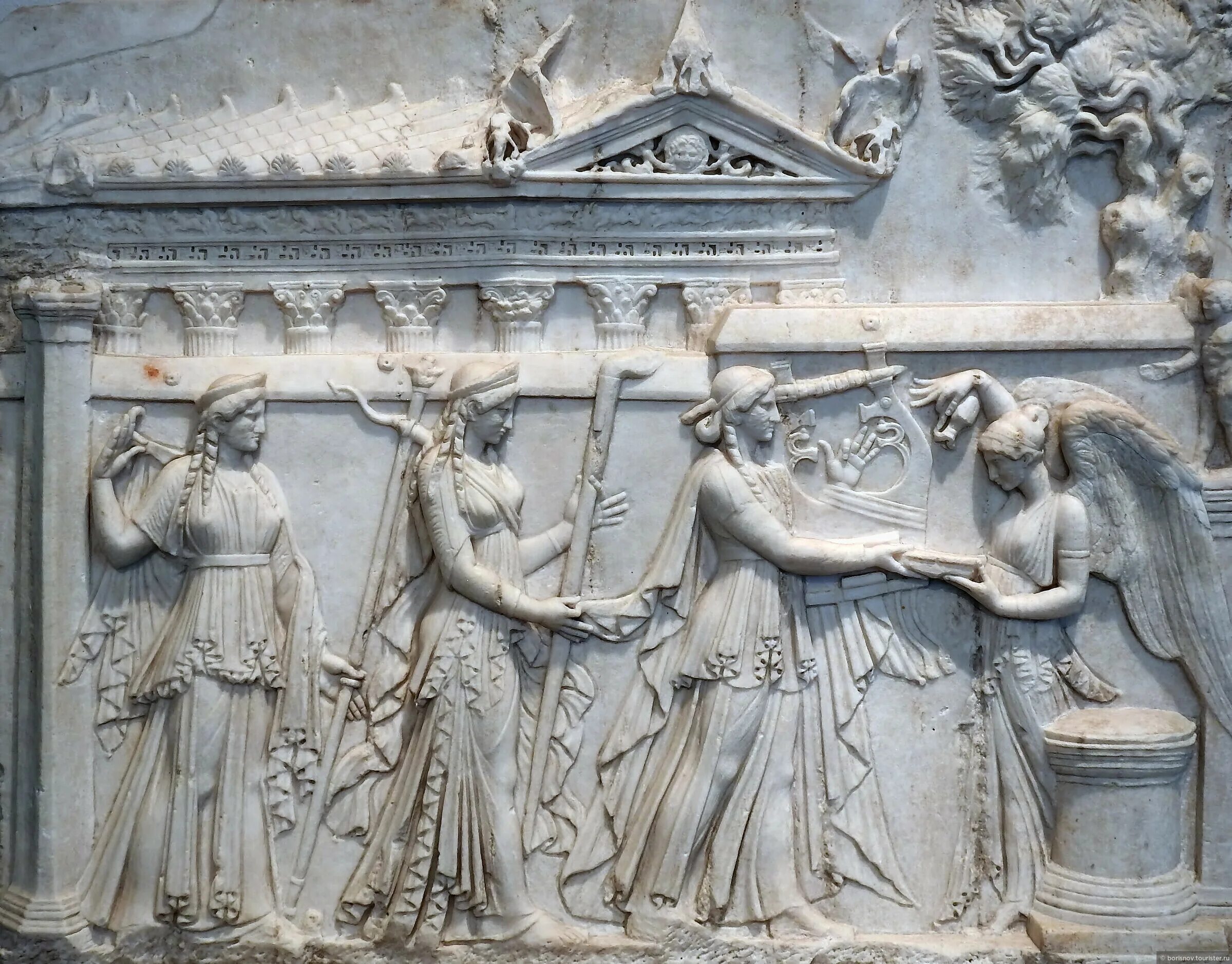 Барельефы древней греции. Барельеф история. Барельеф история. Скульптура рельеф барельеф горельеф. Барельеф «а.