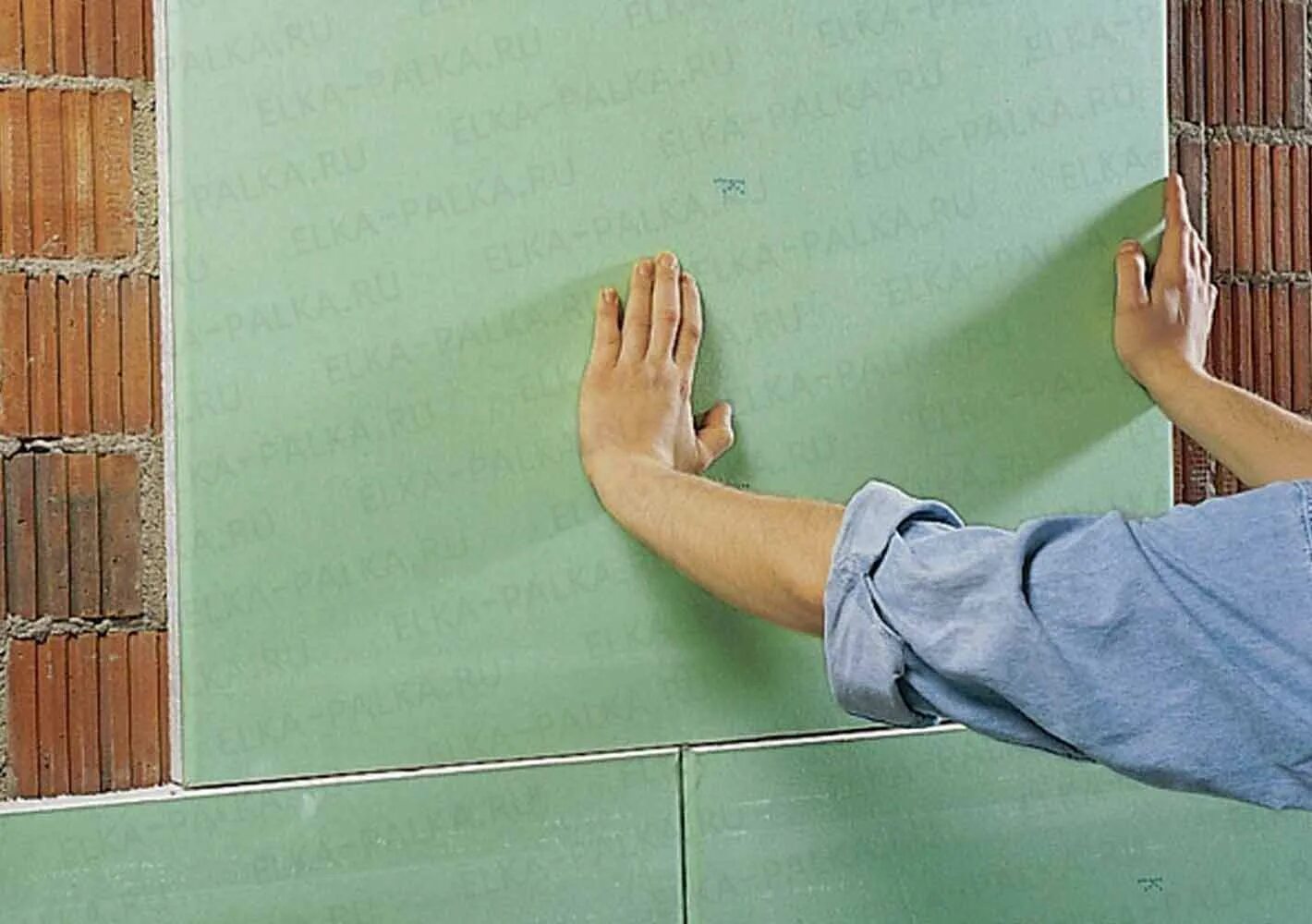 Как клеить гипсокартон на стену клеем. Клей для гкл кнауф. бескаркасная облицовка стен. облицовка стен гипсокартонными листами. отделка стен гкл без каркаса.