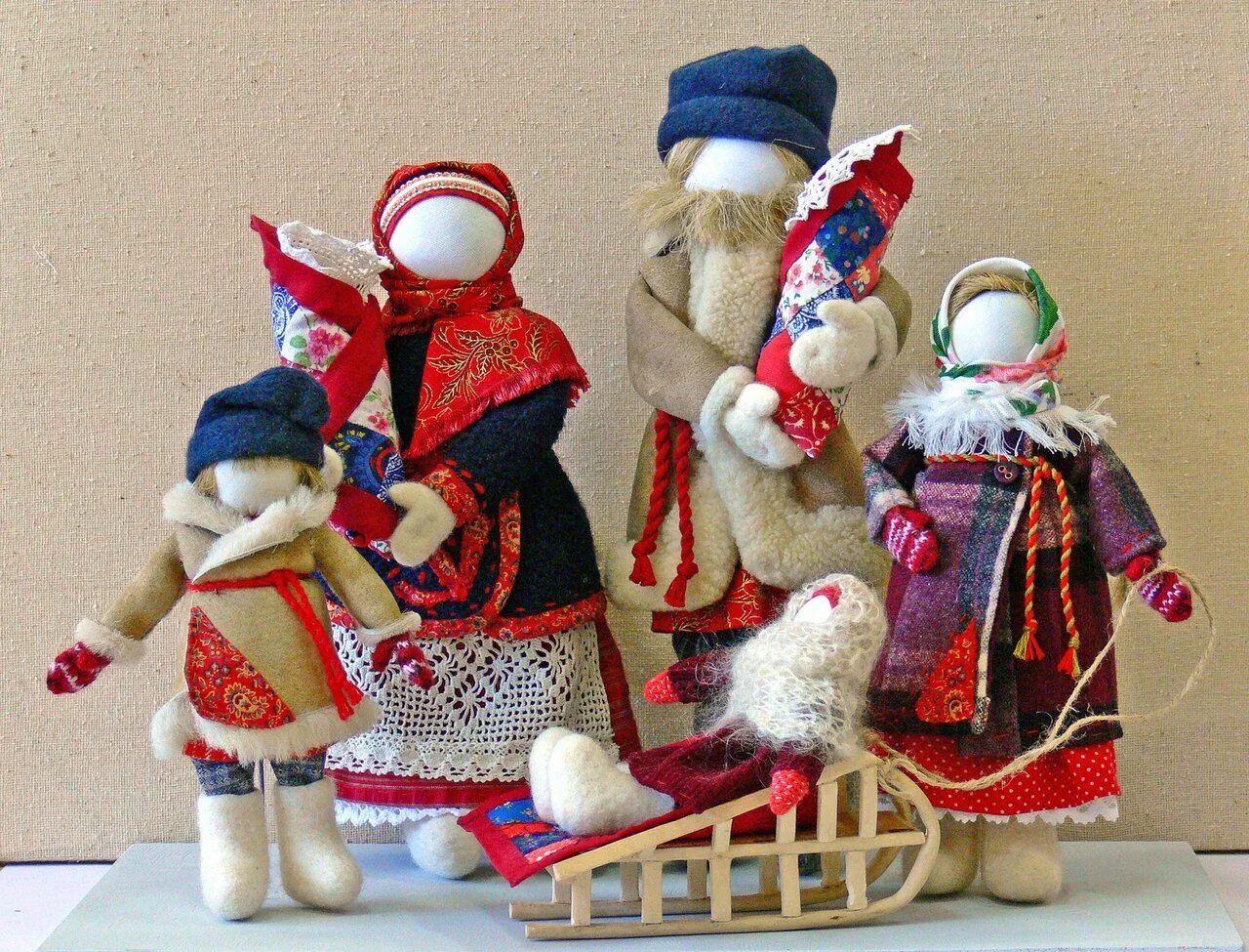 Коляда кукла оберег. Традиционная народная кукла. Традиционная русская кукла. Русские народные игрушки куклы