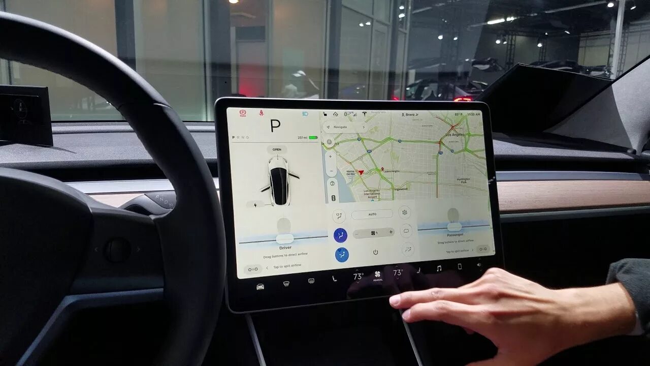 Экран Tesla model 3. Тесло 3 дисплей. Tesla model x задние мониторы. Tesla model x экран дисплея.