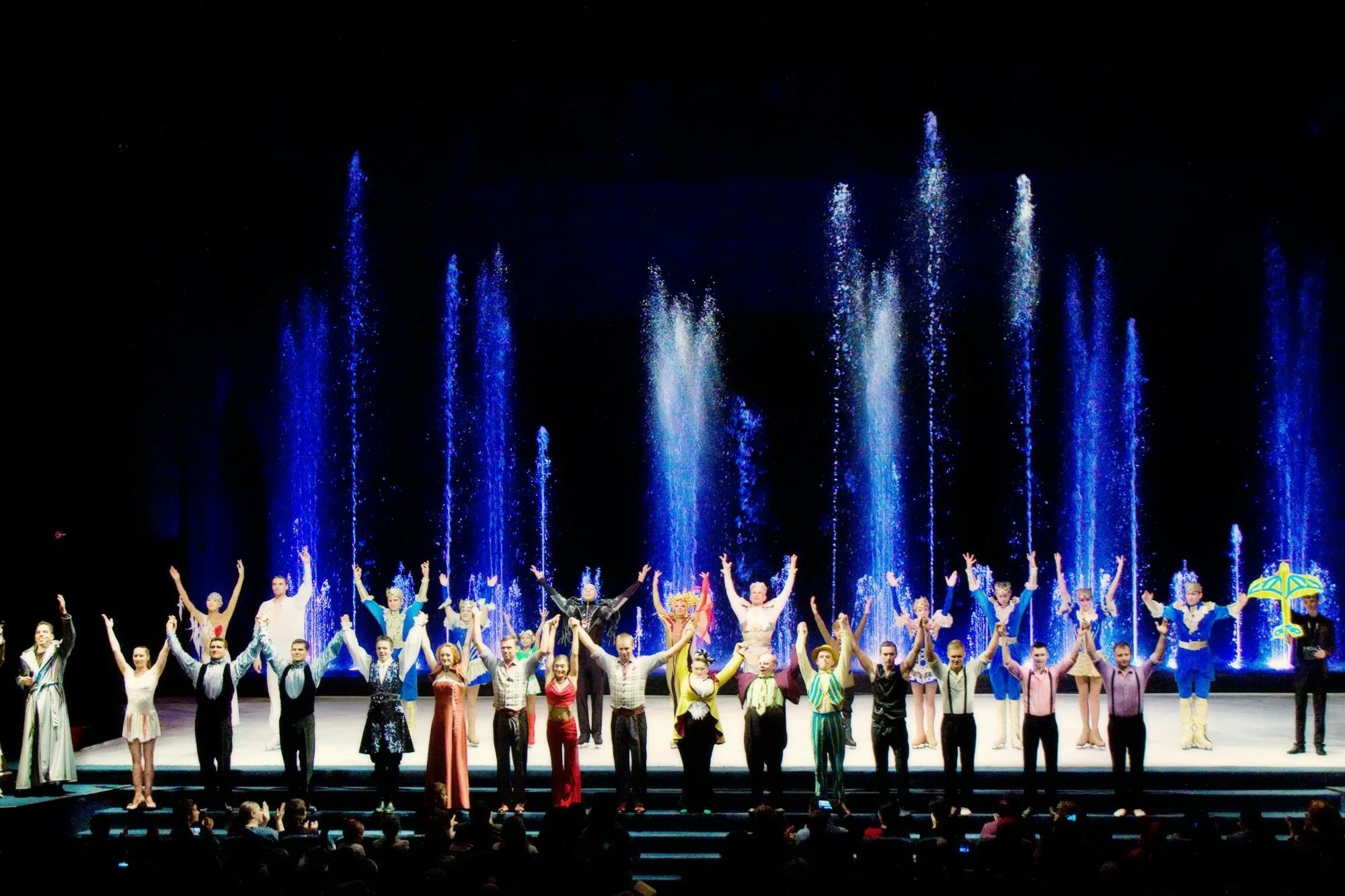 Цирк танцующих фонтанов аквамарин у дубровки. Цирк танцующих фонтанов аквамарин. Аквамарин цирк зал. Цирк поющих фонтанов аквамарин. Театр танцующих фонтанов аквамарин.