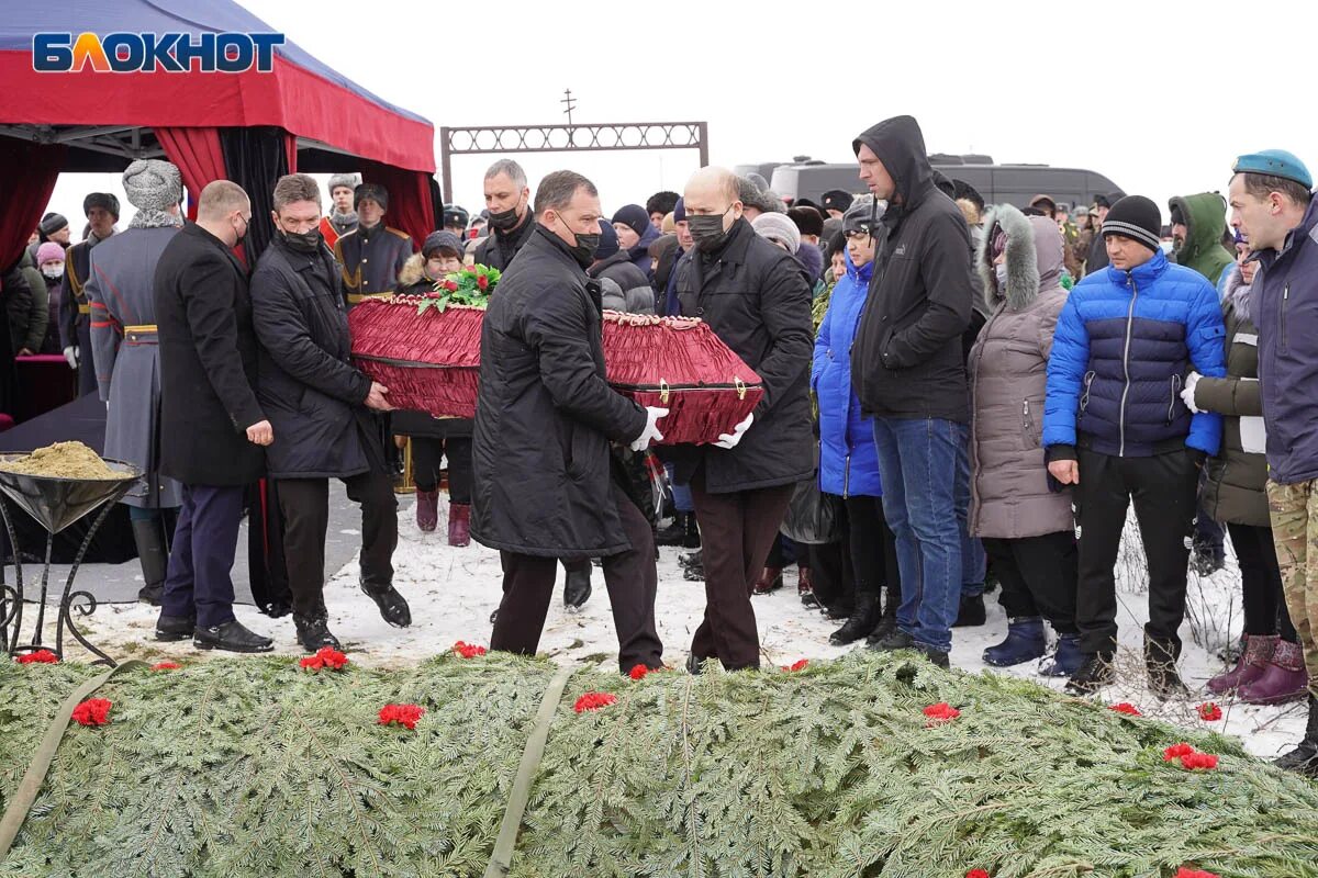 Герои спецоперации на Украине. Герои России на Украине. Похороны героя России Сергея Кустова.