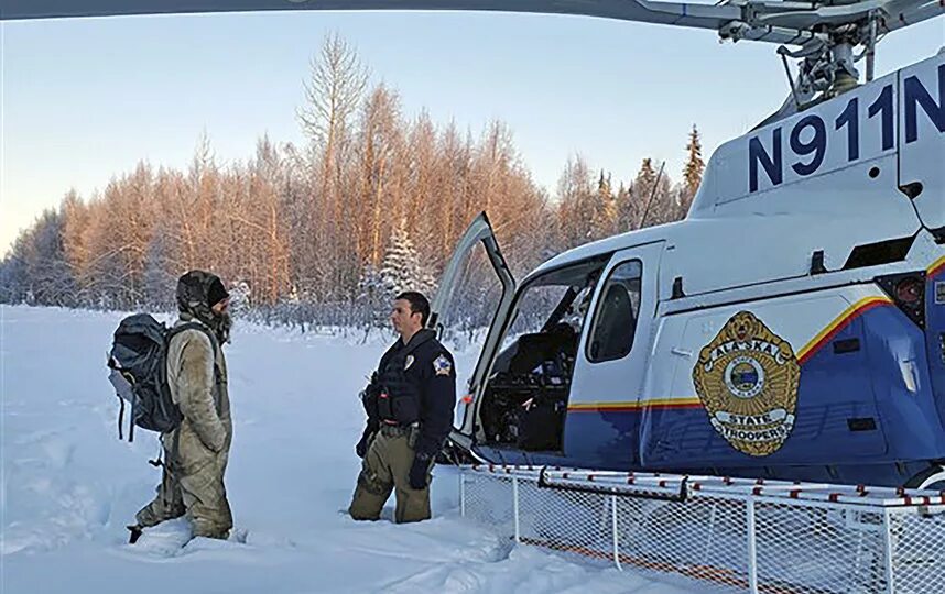 События в аляске. Полицейские на Аляске. Полицейский с Аляски зимой. Аляска полиция зимняя.