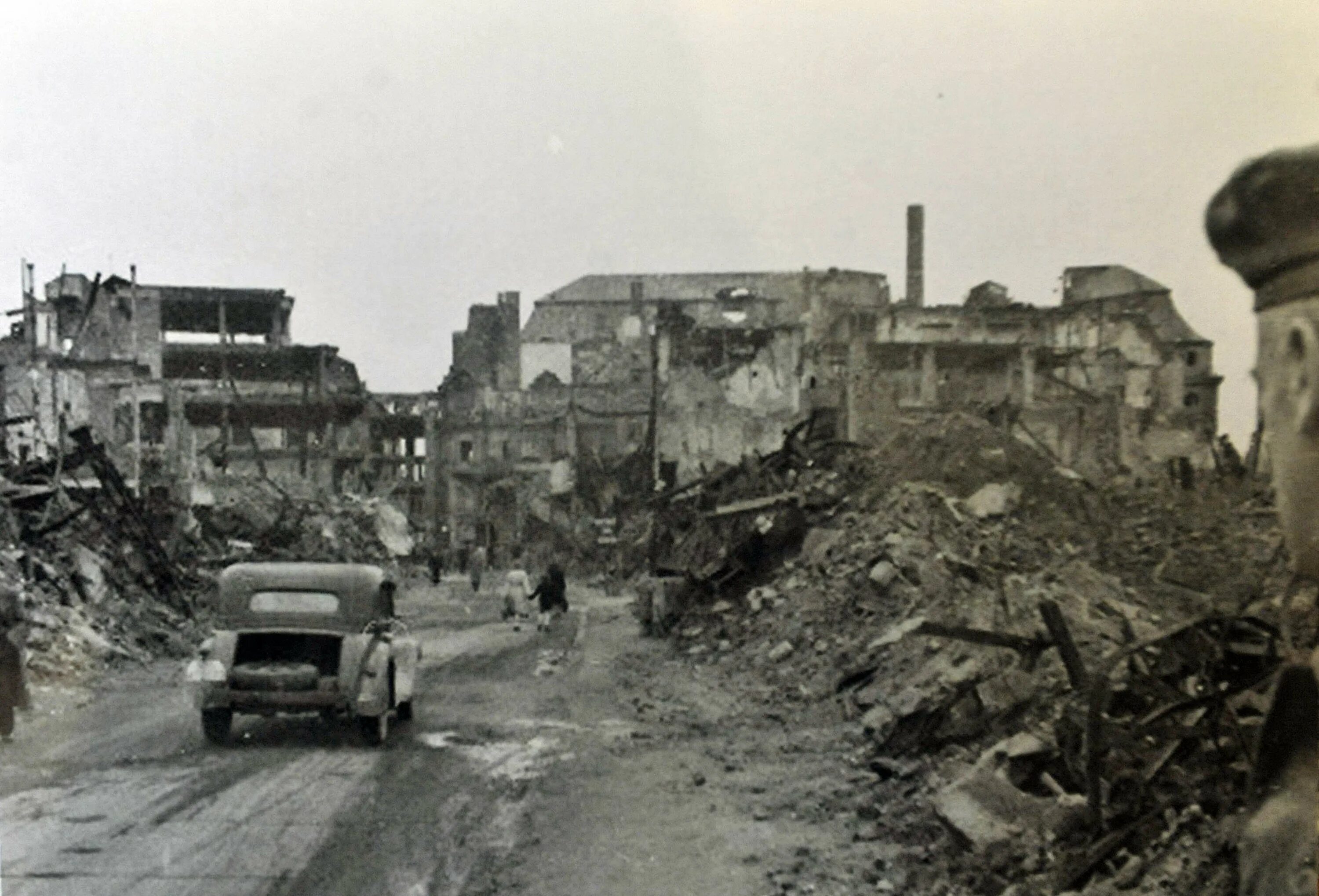 Разрушенные заводы Германии 1945. Германия 1945 разрушенный завод Опель. ФРГ заводы 1946 разрушенные. Вторая мировая разруха Германия.