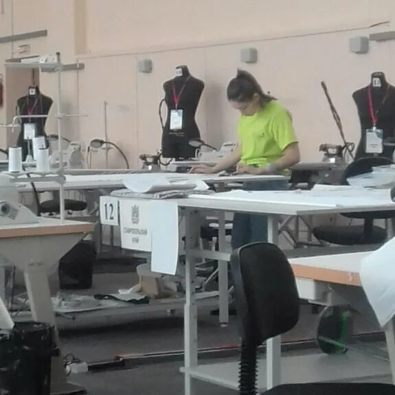 красноярская высшая школа закройщиков-модельеров. швея портная. швейная мастерская для инвалидов. училище для швей. профессиональные учебные заведения закройщика.