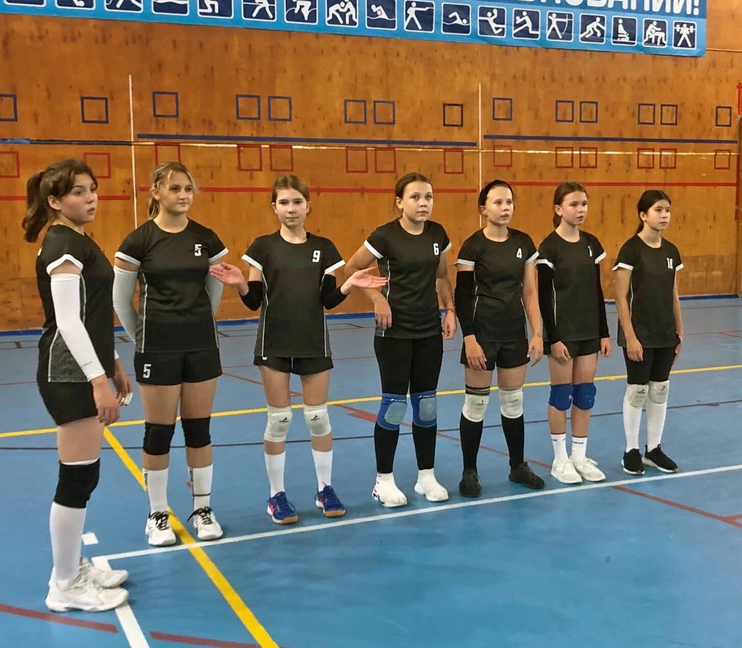 футбольная школа ханты мансийск. нефтяник спорт школа нягань. ханты мансийская спортивная школа. ханты мансийская спортивная школа. баскетбол горноправдинск.