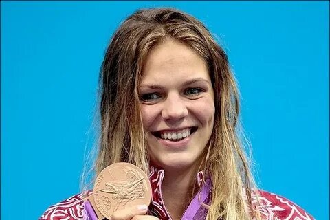 Олимпийская чемпионка по плаванию