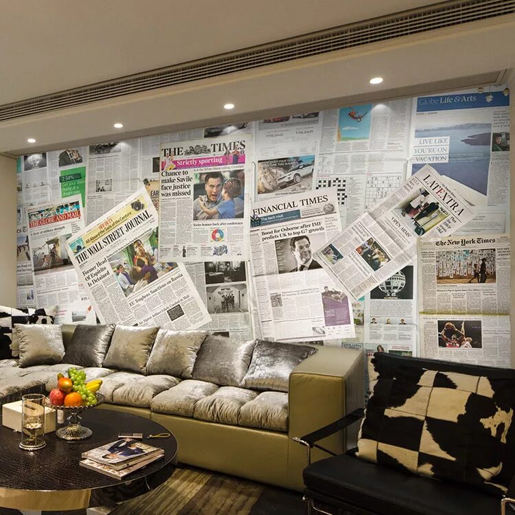 Газета спальня. Newspaper wall. Стены в газетном стиле. Газеты на стене в интерьере. Газеты в интерьере.