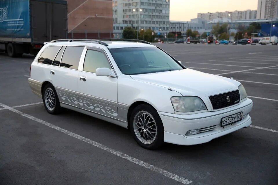 Продажа тойота краун. Toyota Crown Estate, 2000. Тойота Краун 160. Тойота Краун универсал 2022. Toyota Crown Estate 2005.