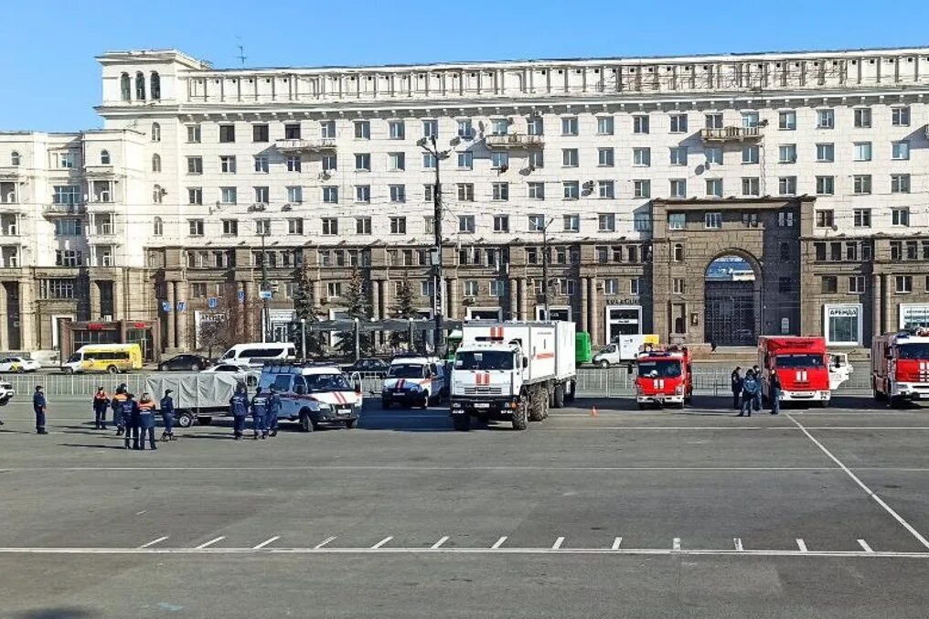 Площадь революции Челябинск. Площадь революции 1 Челябинск. Арка на площади революции Челябинск. Челябинский 74 площадь революции.