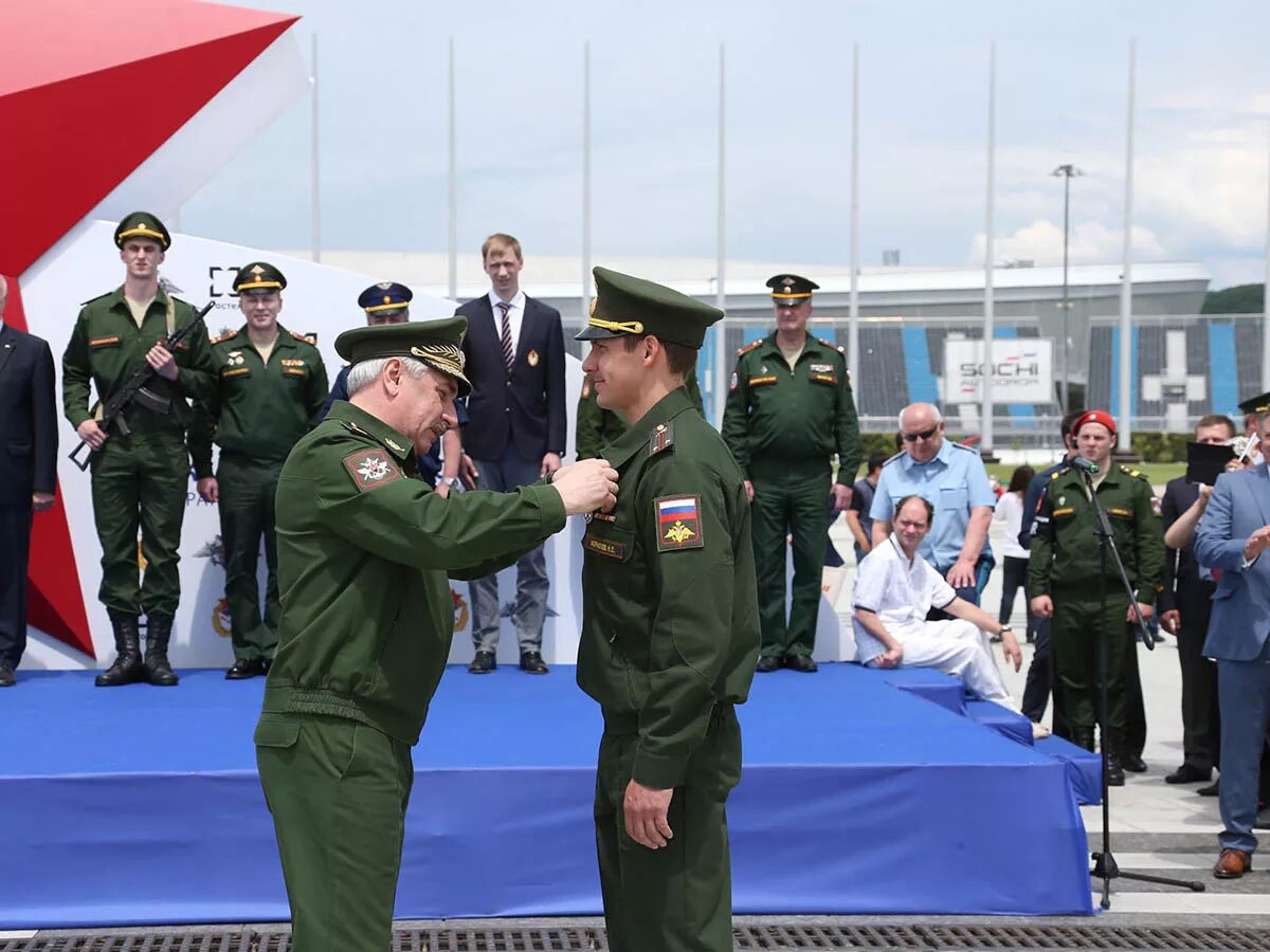 Вручение военных наград. Награждение военных. Поощрение военнослужащих. Ритуал вручения наград военнослужащим. Награждение военных спортсменов.