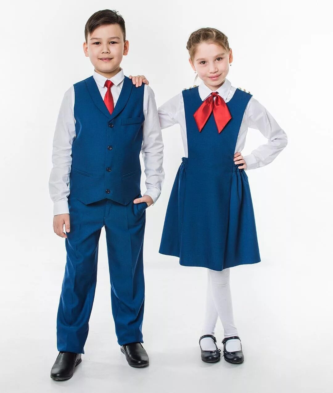 Купить одежду для школы. Tashi School Школьная форма. Современная Школьная форма. Школьная одежда для мальчиков. Мальчик и девочка в школьной форме.