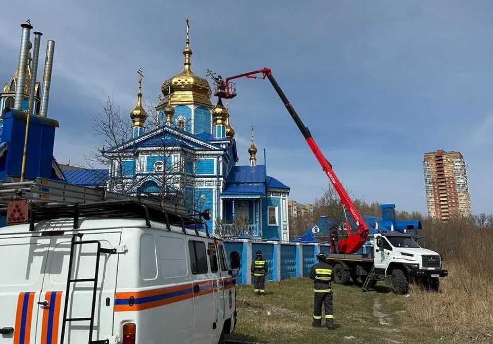 Храм пресвятой богородицы ульяновск. Церковь на шолмова ульяновск. Храм на шолмова ульяновск. Храм на шолмова ульяновск. Храм благовещения пресвятой богородицы в петровском парке.