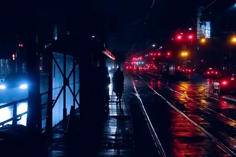 В ночное время либо
