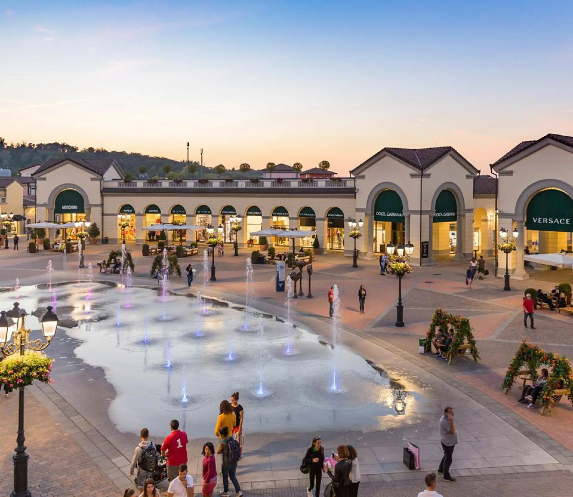 Serravalle outlet. Серравалле аутлет. Серравалле Скривия. Серравалле Скривия аутлет.