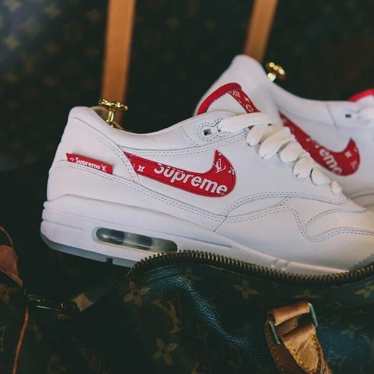 Кроссовки nike supreme. Nike x Supreme Air. Nike Air Max x Supreme. Коллаборация найк и Суприм. Nike Air x Louis Vuitton.