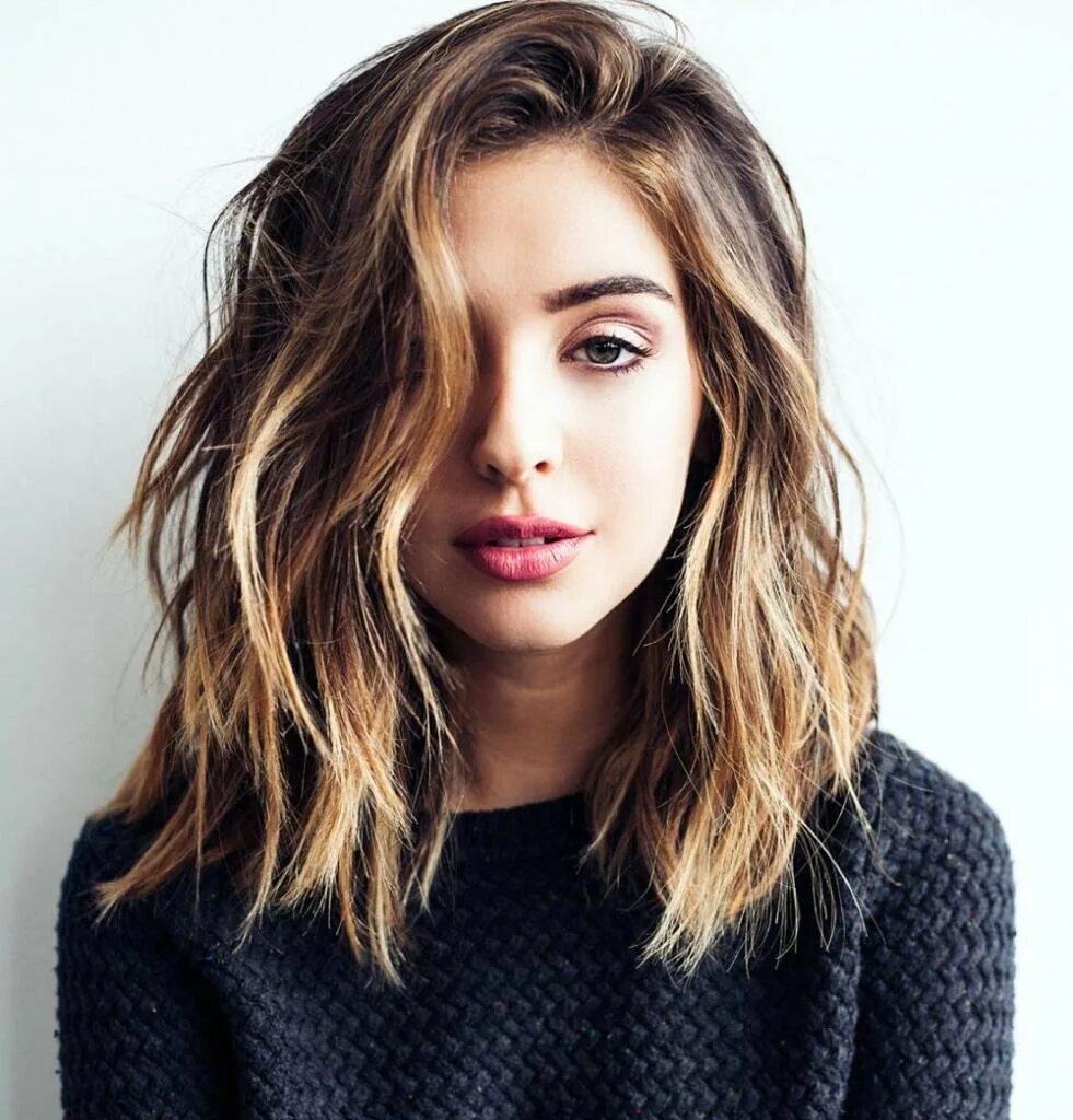 Стрижка до плеч девочке. Селена гомес с челкой 2021. Лонг боб стрижка. Лили коллинз каре. Стрижка до плеч девочке.