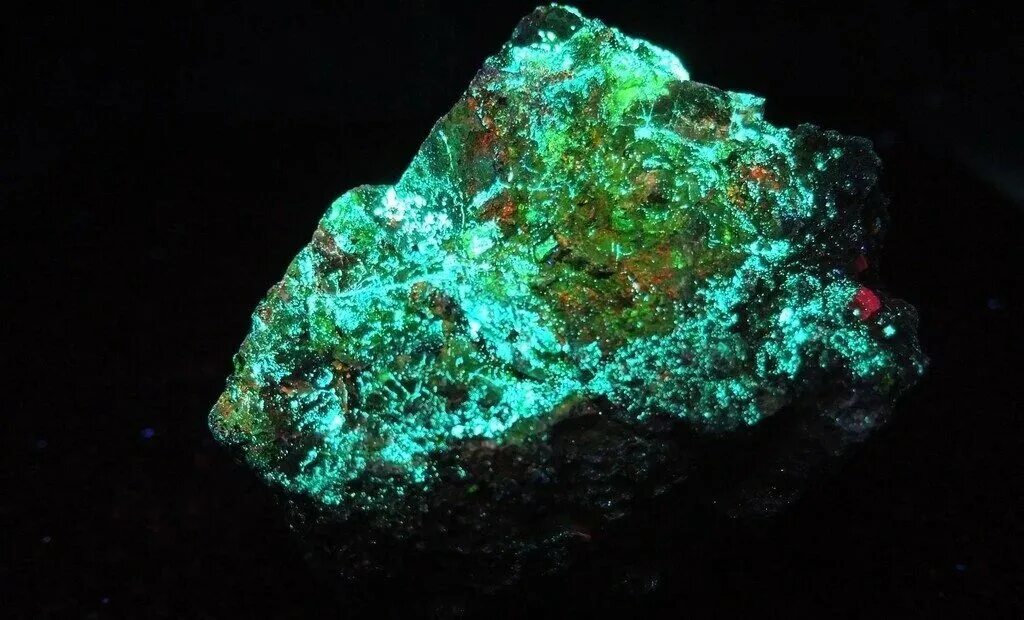 Руда урана сканворд. Уран металл. Уран элемент металл. Уран 285. Уран минерал радиоактивный.