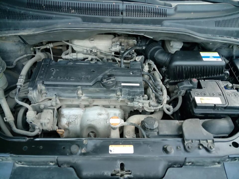 Греется гетц. Hyundai getz 1.4 подкапотное. подкапотка hyundai getz 1.4. двигатель гетц 1.4. подкапотное пространство хендай гетц.