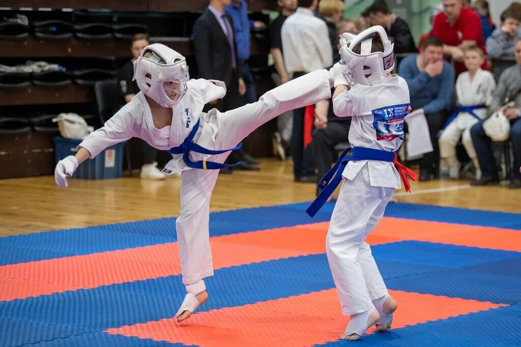 Киокусинкай бои. Соревнования по киокусинкай. Москоу кап 2022 киокусинкай пули. Киокушинкай бой. Тренировки киокушинкай москва тимирязевская.