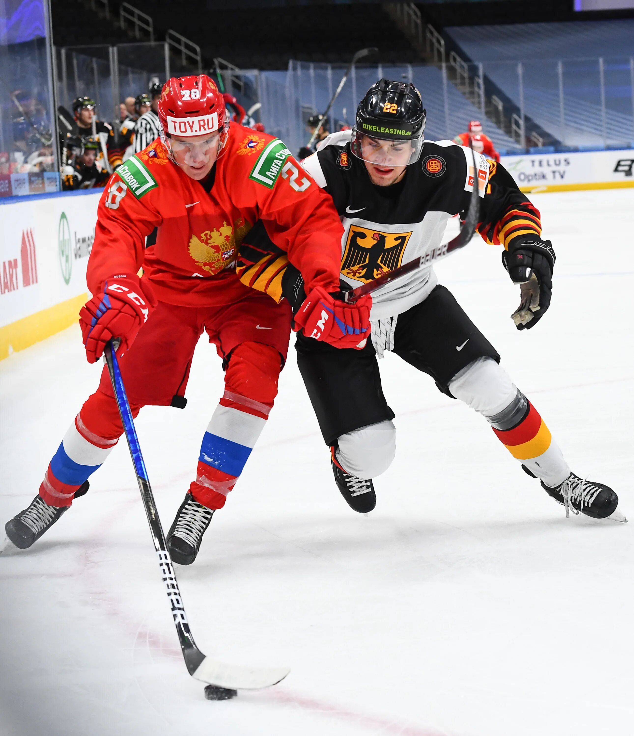8 1 россия германия. МЧМ 2021 по хоккею. IIHF World Juniors 2021. Россия Германия хоккей. Вбрасывание шайбы в хоккее.
