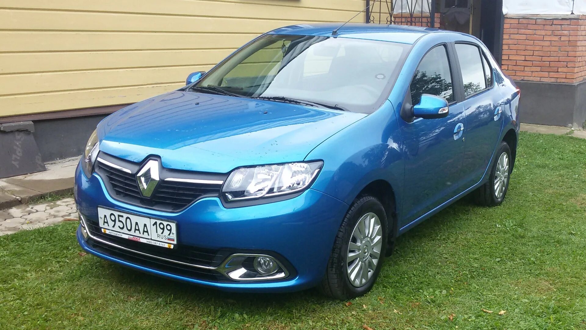 Рено логан в тюмени. Renault Logan 2. Рено Логан 2 2014. Рено Логан 1.6 82 л.с. Рено Логан 82 л.с.