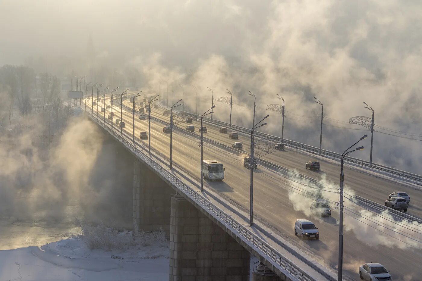 Красноярск Енисей мост зимой. Красноярск зима Енисей. Енисей зимой в Красноярске. Енисей зимой Красноярск - 35 градусов. Фрагмент моста