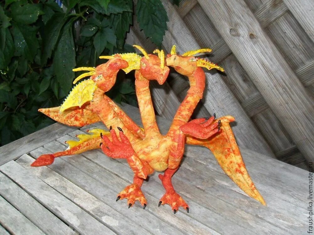 Картинки змея горыныча. Игрушка змей горыныч трехголовый. Змей горыныч сухое валяние. Змей горыныч гофроквиллинг. Мастер класс змея горыныча.