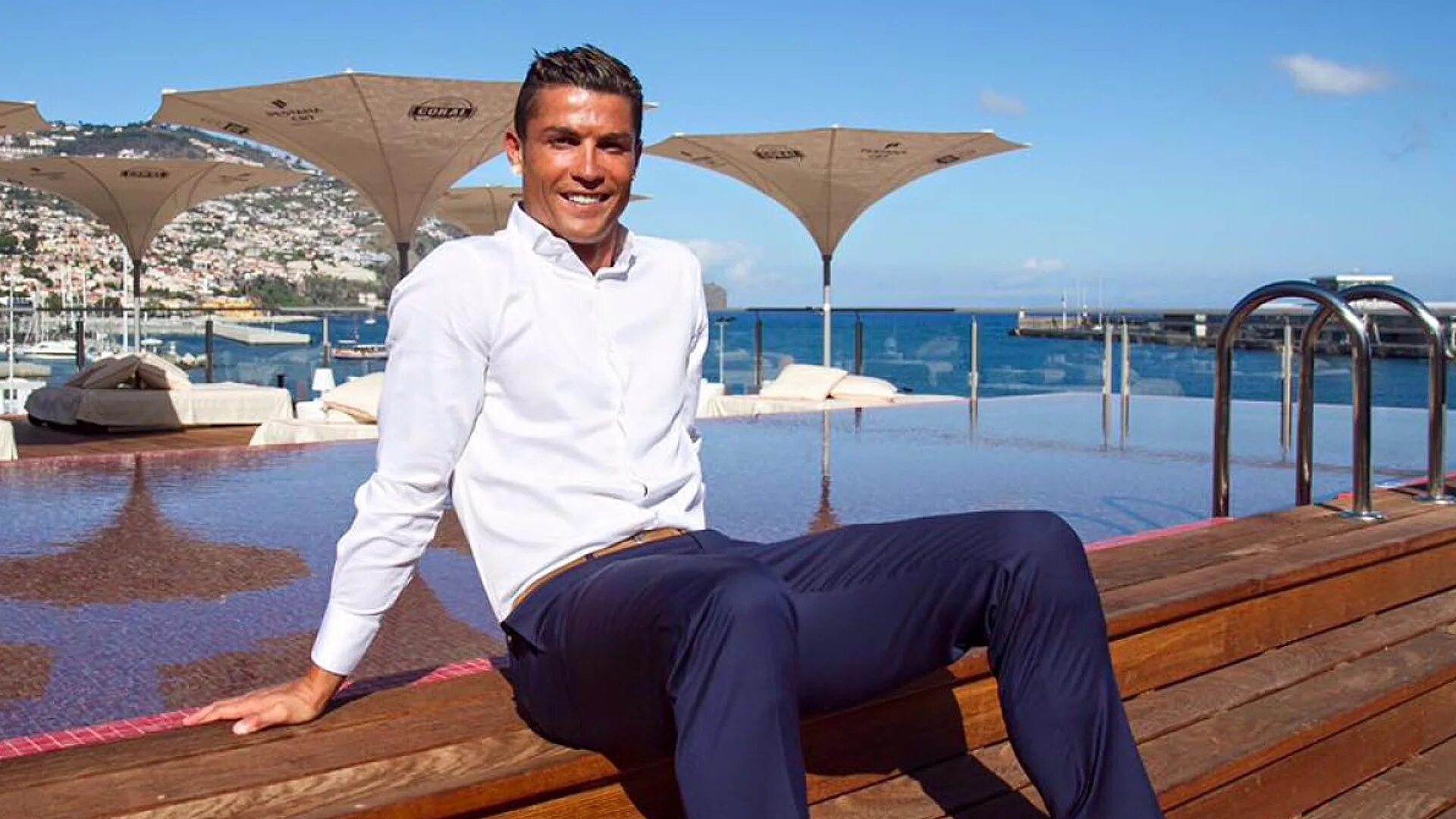 Португалия мадейра криштиану роналду. Магазин криштиану роналду. Музей роналду в португалии. Криштиану роналду дом в майами. Криштиану роналду в дубае.