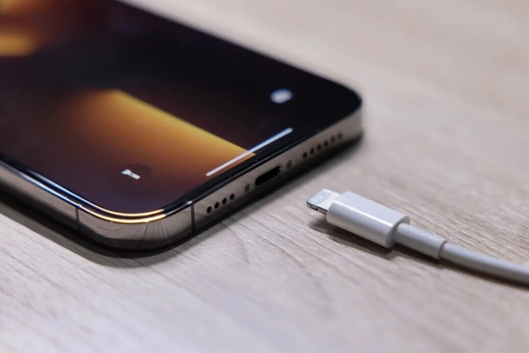 Iphone 15 какой разъем зарядки. Iphone 15 usb c. эпл 15 айфон. разъем для айфона. айфон 15 фото.