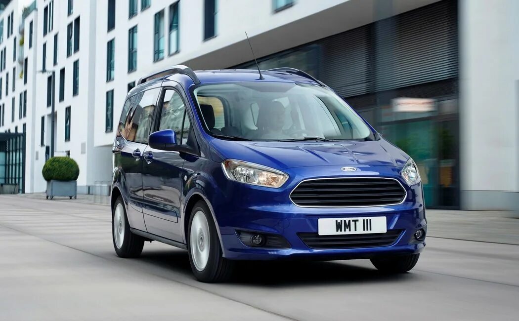 Топ компактвэнов. Opel combo pcma. Ford tourneo courier. Топ компактвэнов. Honda freed gb5.