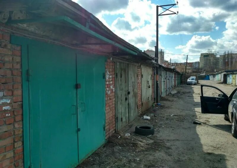 Гараж с виноградом где. Виноградный гараж.