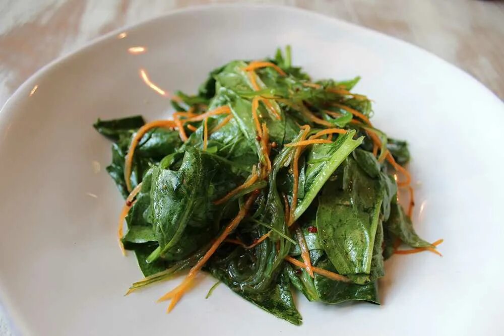 Блюда из щавеля. Шпинат что приготовить. Жареный шпинат. Гарнир из шпината. Шпинат (spinacia).