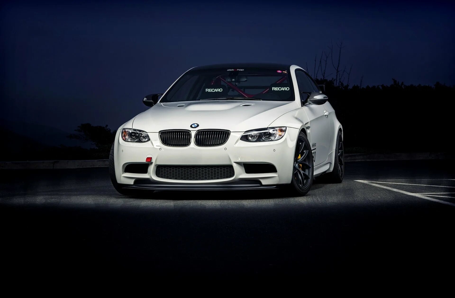 Бмв м3 обои. БМВ м3 е92. БМВ м3 е92 белая. BMW m3 e92 White. BMW e92 белая.