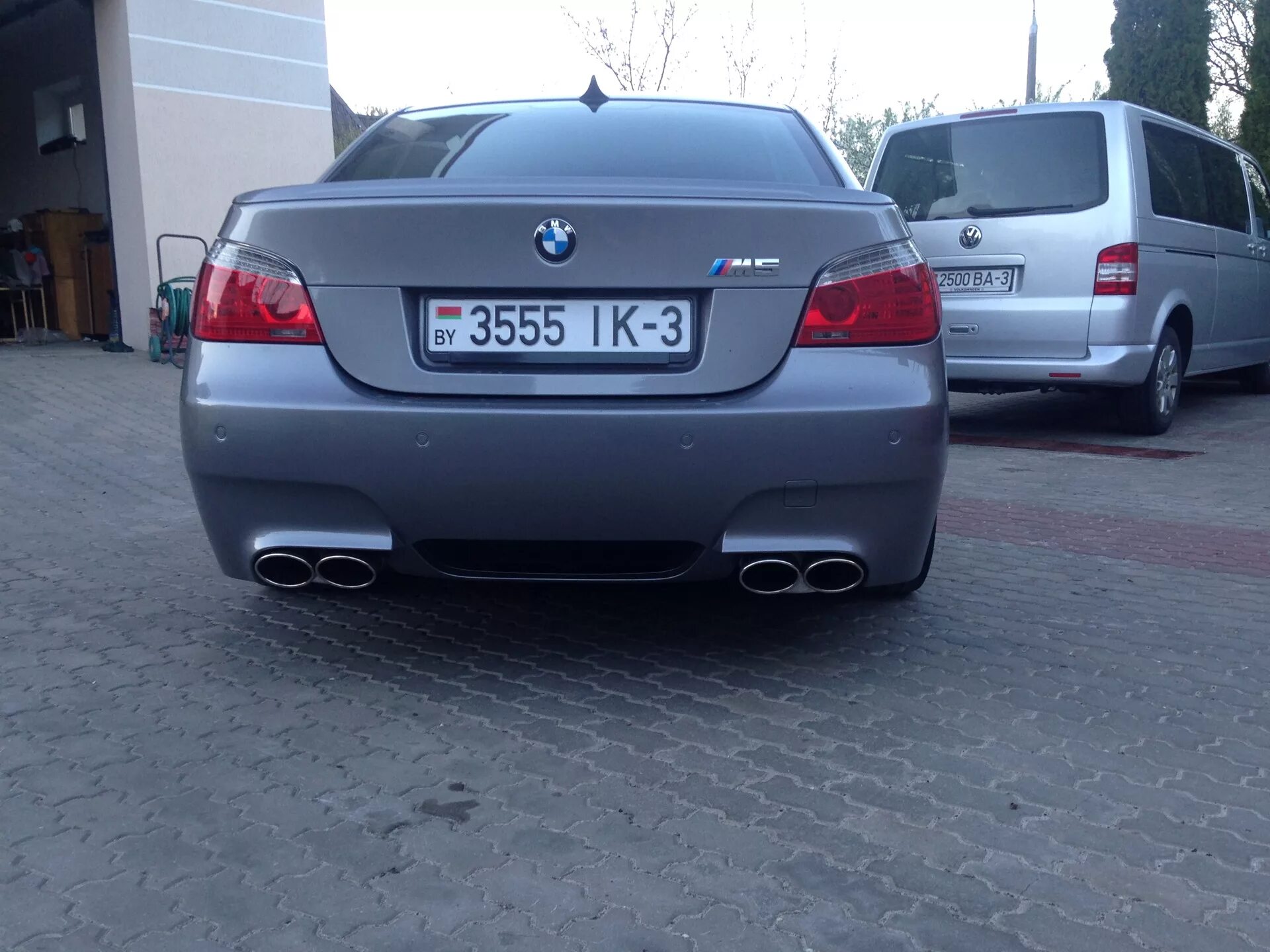 Выхлоп БМВ м5 е60. BMW m5 e60 выхлоп. Выхлоп е60 дизель. BMW e60 зад. Звук бмв м5