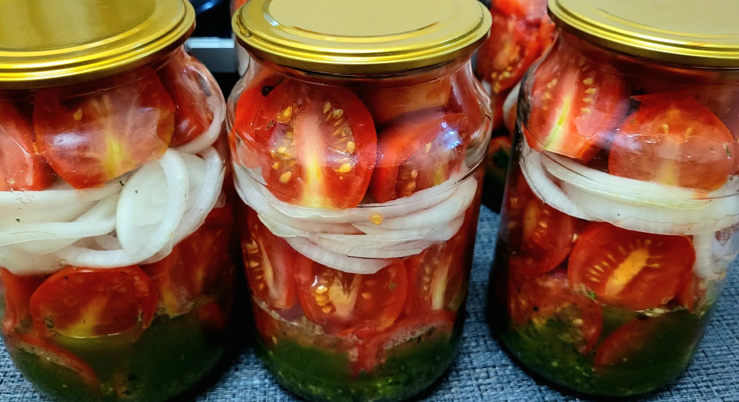Томаты в заливке. Помидоры в заливке. Заготовка помидор на зиму. Помидоры в заливке. Заготовки на зиму.