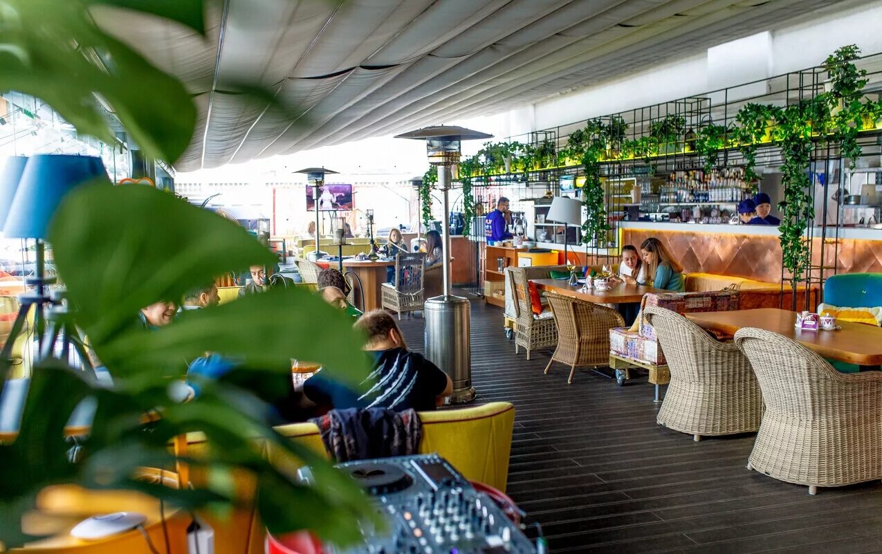 Плов проджект пассаж веранда. Plov project екатеринбург. Плов екатеринбург ресторан пассаж. Кафе плов екатеринбург. Плов пассаж.