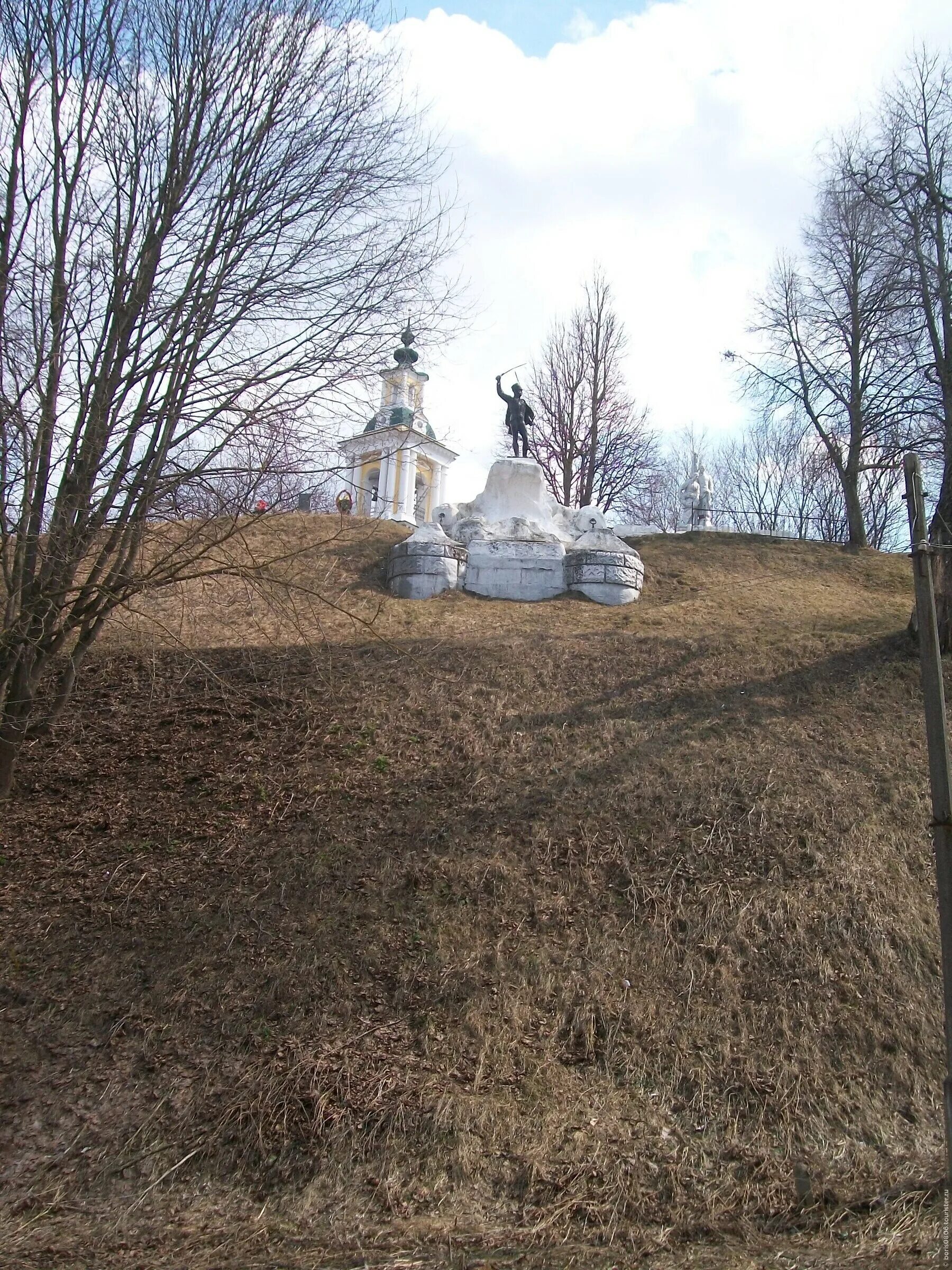 Лесной городок верея. Верея под Москвой. Город Верея. Прогулка по Верее. Город Верея в Подмосковье.