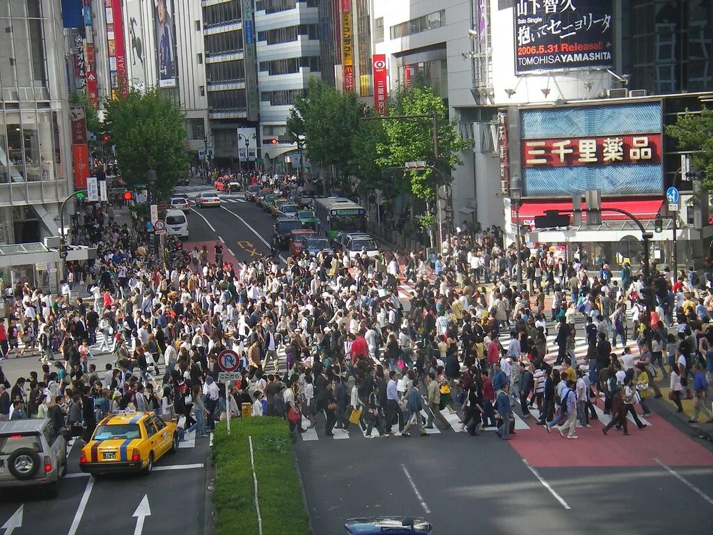 Here traffic. Токио час пик. Час пик в Японии. Токио улицы в час пик. Китай час пик на улице.