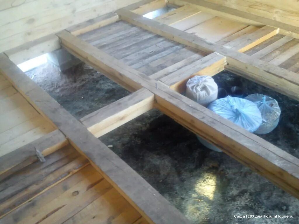 Пол в бане на винтовых сваях. Пирог утепления пола в парилке. Пол в каркасной бане. Устройство пола в бане на сваях. Лаги на пол в бане.